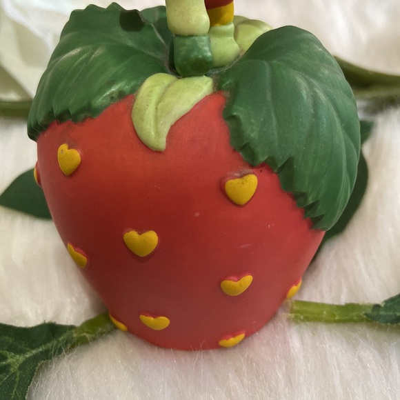 Avon Vintage Porcelain Bell Hearts Delight a Strawberry w/ an Elf Pixie 1993 - Picture 8 of 17